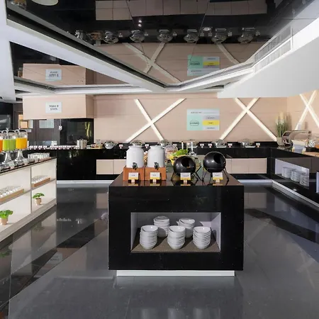 โรงแรม โนวา เอ็กซ์เพรส โฮเทล 4*