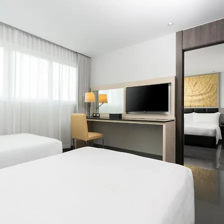 โนวา เอ็กซ์เพรส โฮเทล 4* Pattaya