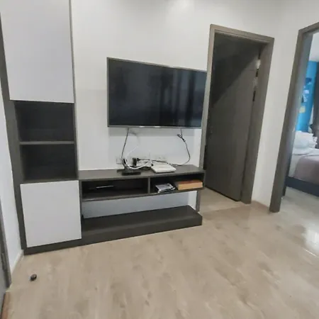 วันหยุดที่บ้าน One Bedroom With Pool View At The Base Near Festival Pattaya