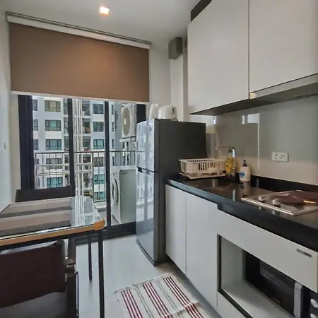 One Bedroom With Pool View At The Base Near Festival Pattaya