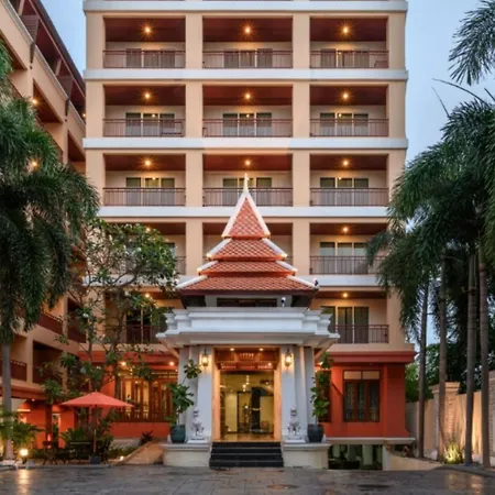 Palette Luxe North โรงแรม