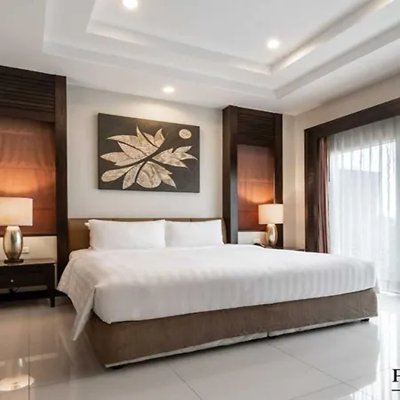 Palette Luxe North โรงแรม