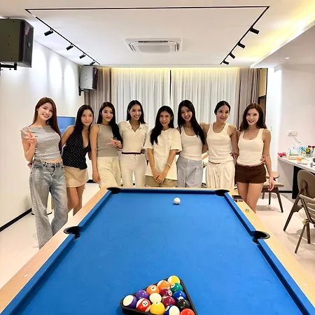 โรงแรม Hiii Aura Pool 5*