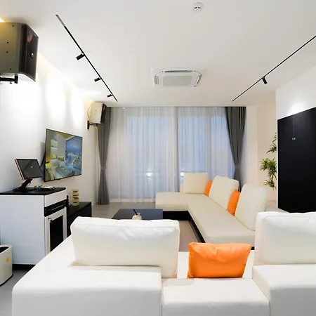 Hiii Aura Pool โรงแรม 5*