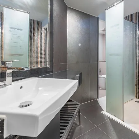 โรงแรม Vanko International 5*