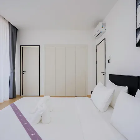 โรงแรม Hiii Aura Pool 5*