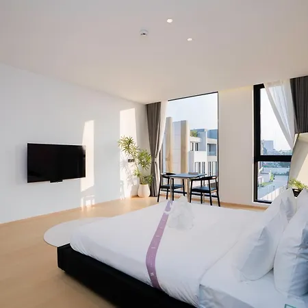 โรงแรม Hiii Aura Pool 5*