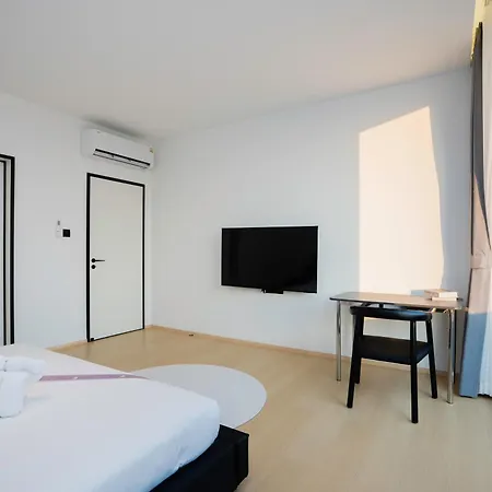 โรงแรม Hiii Aura Pool 5*