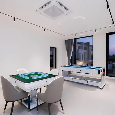 โรงแรม Hiii Aura Pool