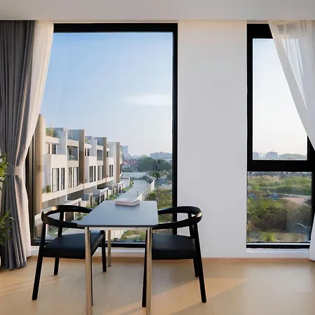 Hiii Aura Pool โรงแรม