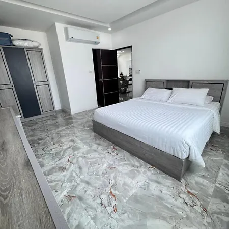 Moggy S Bar And 3* Pattaya