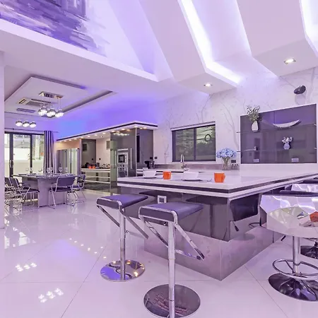 Royal Grand - High Grove - Pratumnak - *