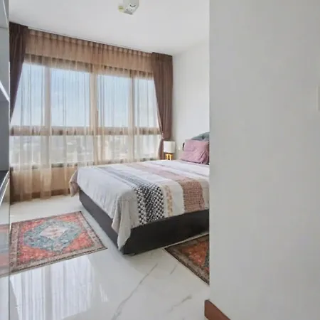 Luxury Large One Bedroom Seaview Serviced At Wongamat, วันหยุดที่บ้าน *