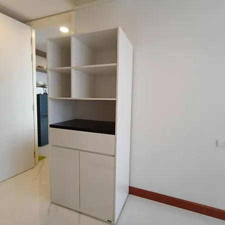 วันหยุดที่บ้าน Luxury Large One Bedroom Seaview Serviced At Wongamat, Pattaya