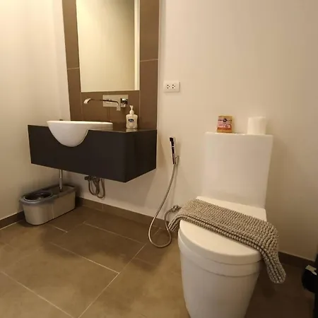 วันหยุดที่บ้าน Luxury Large One Bedroom Seaview Serviced At Wongamat, Pattaya
