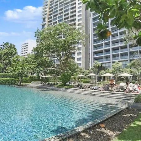 วันหยุดที่บ้าน Luxury Large One Bedroom Seaview Serviced At Wongamat, Pattaya