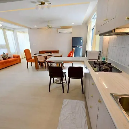 Fiscus 3 Bedrooms With Private Pool. *