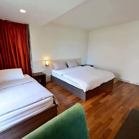 Fiscus 3 Bedrooms With Private Pool.