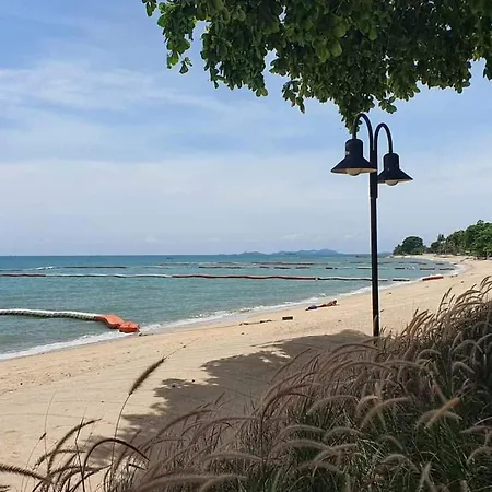 วันหยุดที่บ้าน Luxury Large One Bedroom Seaview Serviced At Wongamat, *