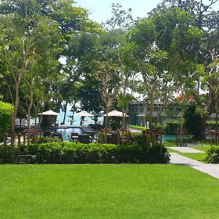 Luxury Large One Bedroom Seaview Serviced At Wongamat, วันหยุดที่บ้าน Pattaya