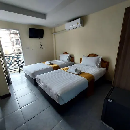 Hostel Rustic Comfort Zone,