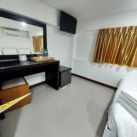 Hostel Rustic Comfort Zone,