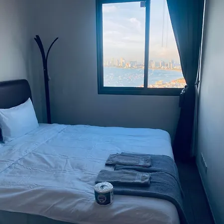 Sea View 2br High Floor Unixx Apartment Pattaya