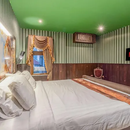 อพาร์ทเม้น The Castle Pratumnak Hill 6 Bedroom *