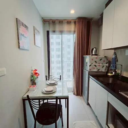 The Base Pool View Fast Wifi 5 Min Walk To By Lees อพาร์ทเม้น Pattaya
