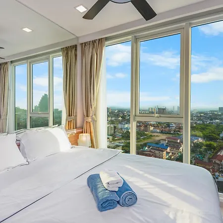 อพาร์ทเม้น Rare Panoramic Sea, & Mountain Views - Xxl Balcony - 1gbps Blazing Fast Free Wifi - Pool - Gym - Pool Table - Steam - Sauna - Bar Pattaya