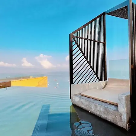 Luxury Edge Seaview Apartment
