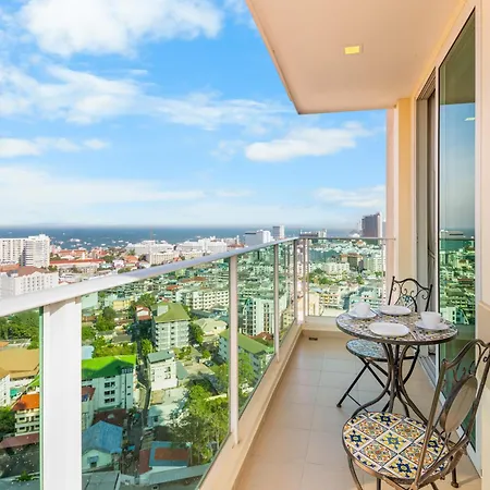 อพาร์ทเม้น Rare Panoramic Sea, & Mountain Views - Xxl Balcony - 1gbps Blazing Fast Free Wifi - Pool - Gym - Pool Table - Steam - Sauna - Bar
