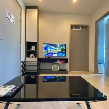 อพาร์ทเม้น Base Quiet King-bed With Infinity Pool & Free Netflix!