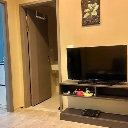 อพาร์ทเม้น Base Quiet King-bed With Infinity Pool & Free Netflix! *