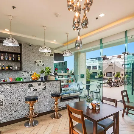 Rare Panoramic Sea, & Mountain Views - Xxl Balcony - 1gbps Blazing Fast Free Wifi - Pool - Gym - Pool Table - Steam - Sauna - Bar อพาร์ทเม้น Pattaya