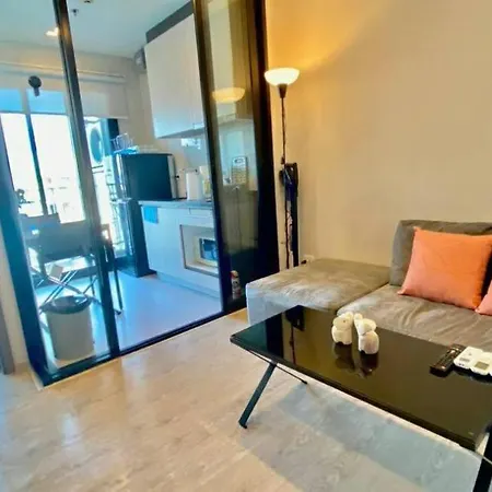 อพาร์ทเม้น Base Quiet King-bed With Infinity Pool & Free Netflix!