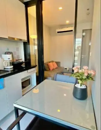 อพาร์ทเม้น Base Quiet King-bed With Infinity Pool & Free Netflix!