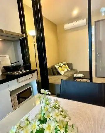 อพาร์ทเม้น Base Quiet King-bed With Infinity Pool & Free Netflix! Pattaya