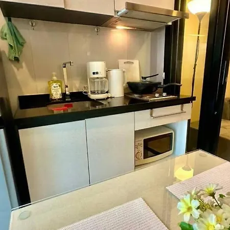 Base Quiet King-bed With Infinity Pool & Free Netflix! Pattaya