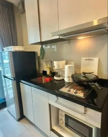 Base Quiet King-bed With Infinity Pool & Free Netflix! Pattaya