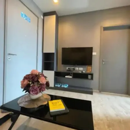 อพาร์ทเม้น Base Quiet King-bed With Infinity Pool & Free Netflix! Pattaya