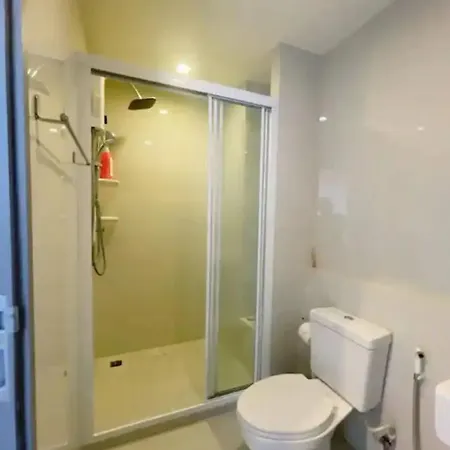 Base Quiet King-bed With Infinity Pool & Free Netflix! Pattaya