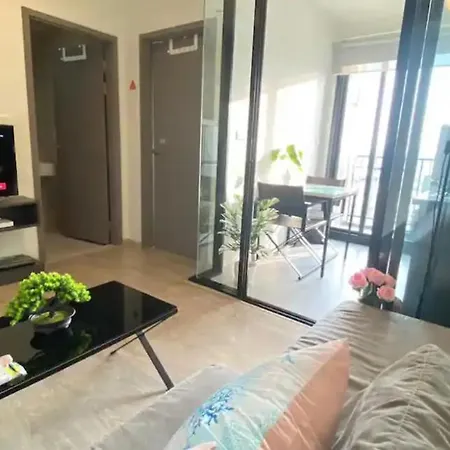 Base Quiet King-bed With Infinity Pool & Free Netflix! * Pattaya