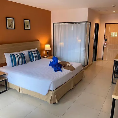 Vogue Hotel 4*