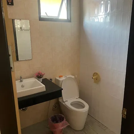 芭提雅市中心五卧六卫带ktv民宿hw Villa