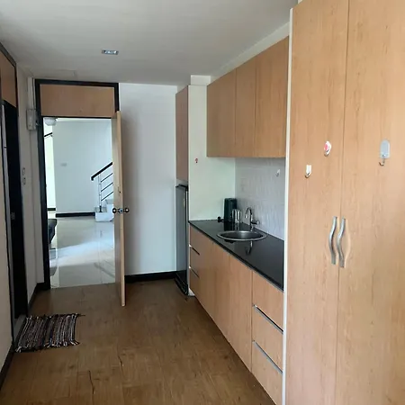 Villa 芭提雅市中心五卧六卫带ktv民宿hw Pattaya
