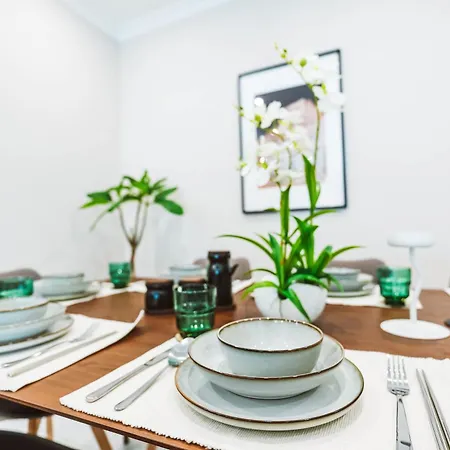 Villa H1市中心稀有的直达私家海滩的现代豪华泳池别墅h Pattaya