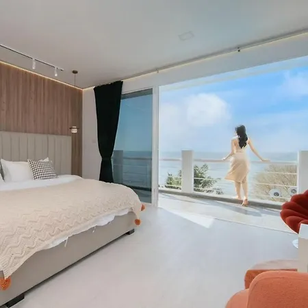 วิลล่า 芭提雅海景别墅 *