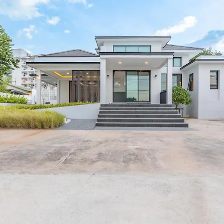 芭提雅市中心5卧现代轻奢别墅pool Villa近21航站楼海边 * Pattaya