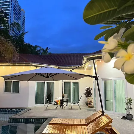 H1市中心稀有的直达私家海滩的现代豪华泳池别墅h Villa